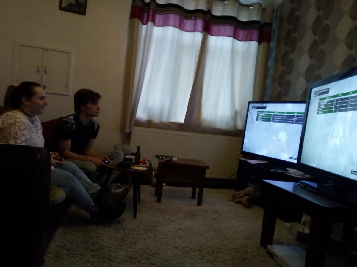 jennybowring1's tweet photo. Two #xboxe
two TVs
Two happy kids https://t.co/v96AdrVfUf