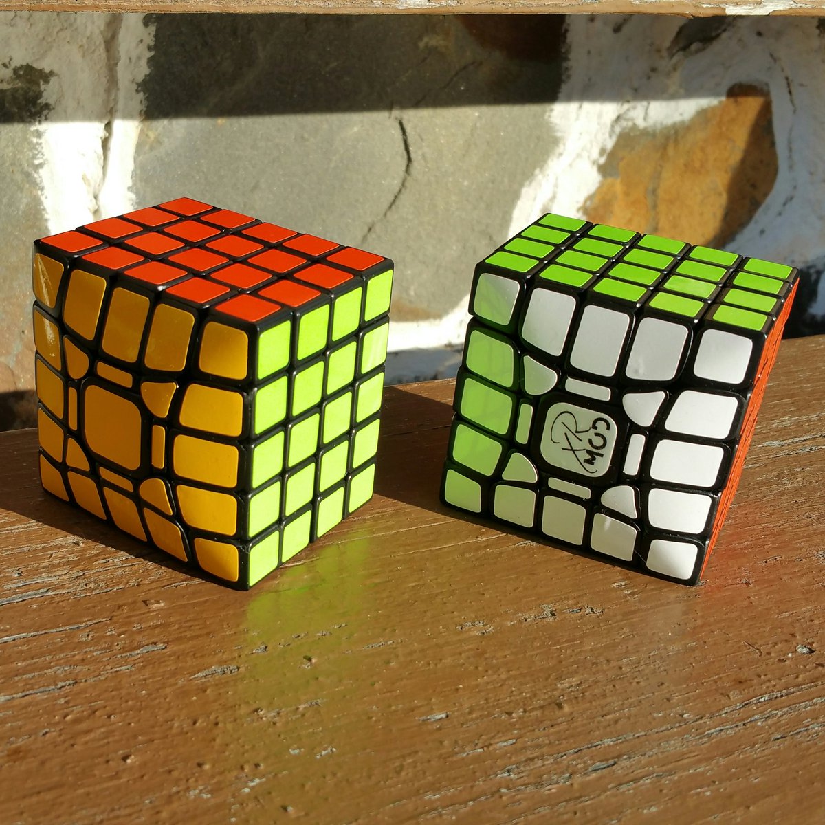 XR_Mods's tweet photo. Tal como prometí voy a sortear un 5x5x4i como los de las fotos. Para participar en Twitter:
- Seguirme
- Hacer RT a este tweet 
- Responder a este tweet con vuestra mejor anecdota cubera.
Mas opciones de participación en instagram.
Finaliza el 30/12/17 a las 12am (hora española) https://t.co/0qYjQC6r4m