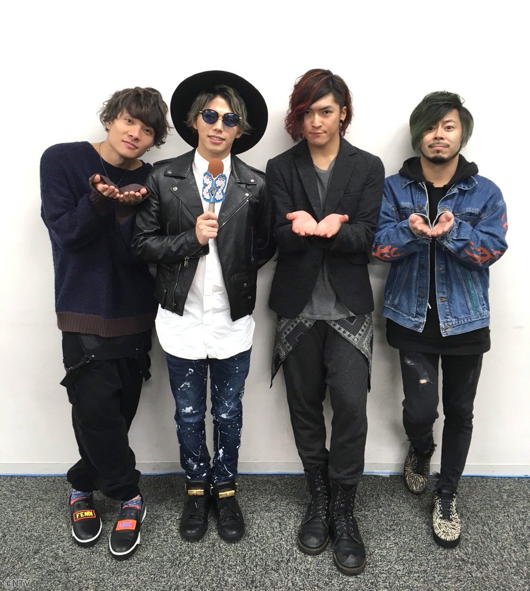 ZIP_TV's tweet photo. #明日のZIP! #SHOWBIZコーナー は…
★ちょ待てよ！木村拓哉LINEスタンプ発表にマジ卍
★NEWS新曲MV解禁
★独占密着！MY FIRST STORY幕張ライブ
★YOSHIKIの驚きXmas
★乃木坂46生田絵梨花ピアノ生演奏
★佐藤健＆土屋太鳳がクリスマス婚見届け人に
#ZIP! https://t.co/4hQL2FvGcd