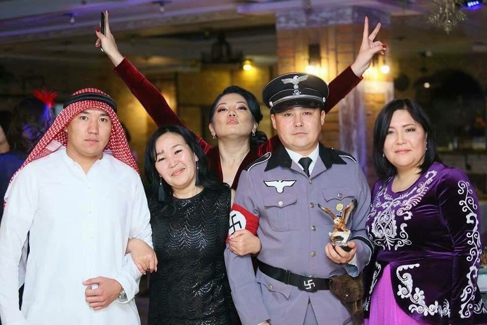 StalinGulag's tweet photo. Корпоратив главного государственного телеканала Киргизии 

Умеют киргизы веселиться! Если ваша вечеринка не выглядит так, даже не думайте меня приглашать на неё https://t.co/7x31m3kMNq