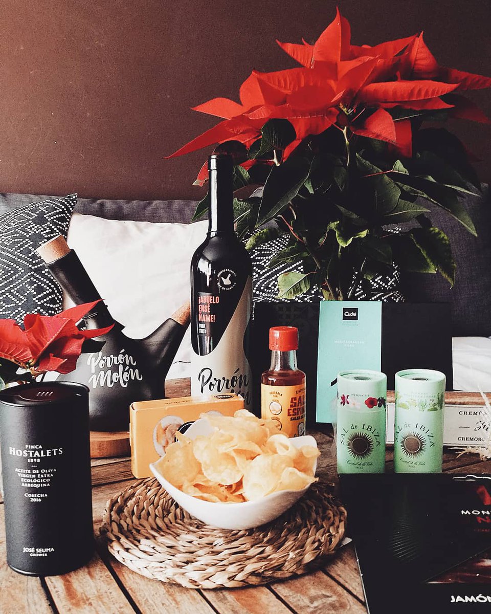 vanecd's tweet photo. Navidad sibarita con #sibarium, las tiendas de @Areas_ES en los aeropuertos con productos delicatessen 😋 SORTEO en Instagram si quieres este lote🔝
#navidadsibarium https://t.co/CkoeA0juX6
