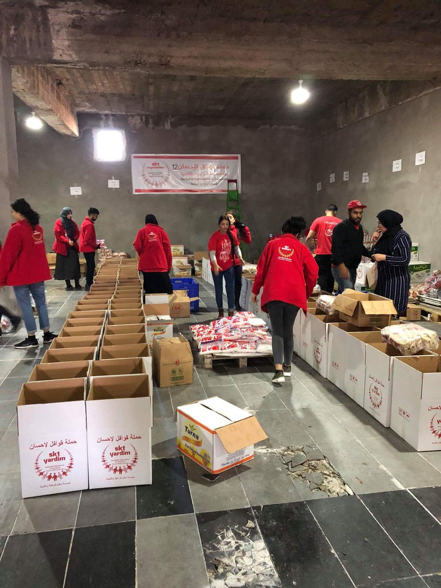 sktwelfare's tweet photo. Day 2
900 food parcels to be packed and then distribution will start!
It’s an early start for the Volunteers.
#DecDeployment #Stand4Syria #Stand4Humanity #Stand4Peace https://t.co/59jqvyLEhF
