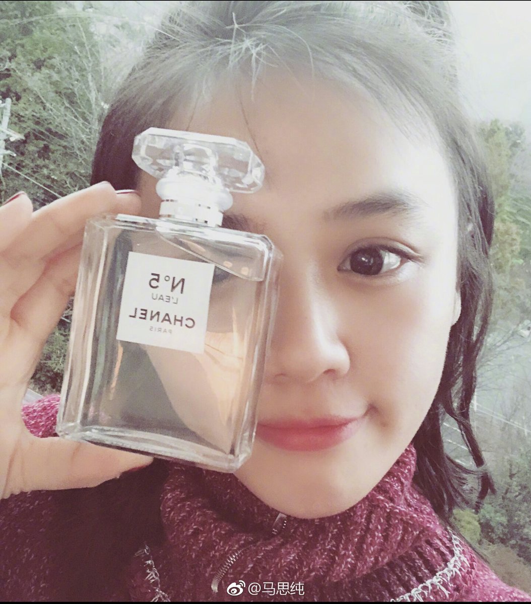 웨이보 업뎃도! 눈이 어쩜 그리 크지요...ㅠㅠㅜㅜ