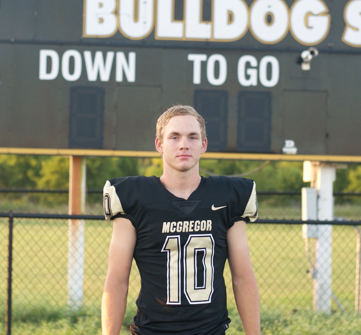 beAdogFootball's tweet photo. Second Team All District- QB
@LorenzJared @beAdogFootball https://t.co/dV11Sf8jYy