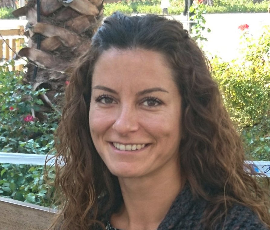 "Tüm eğitim-öğretim hedeflerimizin en başında çocuklarımızın mutlu, huzurlu, kendine güvenli, iç motivasyona sahip bireyler olmaları gelmeli. Bunun için de öncelikle öğretmen ve idarecilerden olumlu koşulsuz kabul iletileri almaya ihtiyaçları vardır." Seda Pezek. Okul Mag no.1