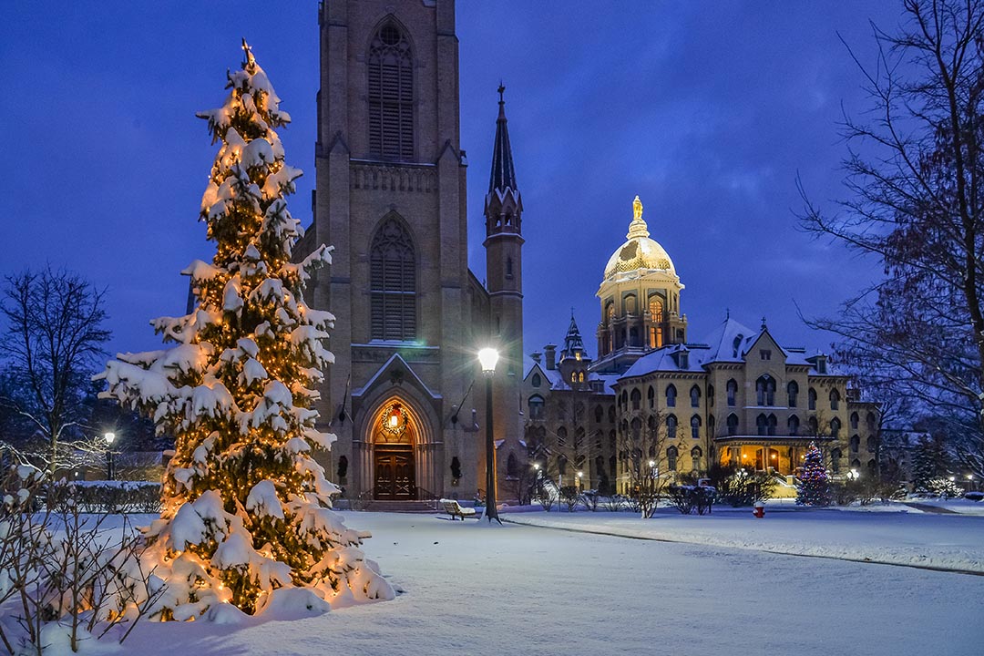 mattcashore's tweet photo. 6 y/o wakes up waaaayy too early on Christmas morning so I say, "Wanna go to campus and make pictures?" Somewhat to my surprise, she agreed. https://t.co/v3A84dVb9l