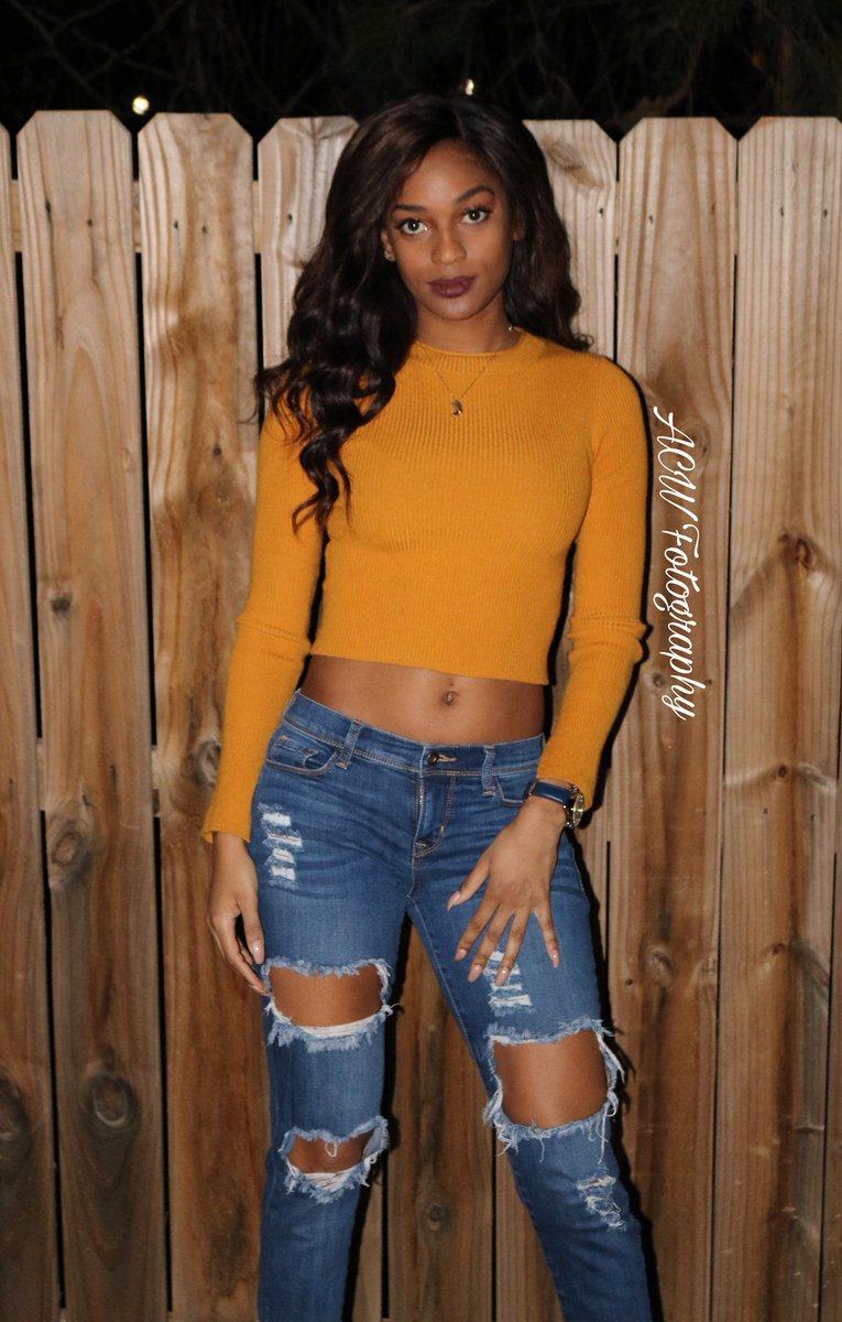 AWilhight's tweet photo. Glowing ✨
#acwfotography 📸
#BlackGirlMagic #BlackGirlsRock #melanin #night #photography #PhotographyIsArt #georgia #Atlanta #photographer #orange #pose #popping #smile #beautiful https://t.co/CjSldZmFpr