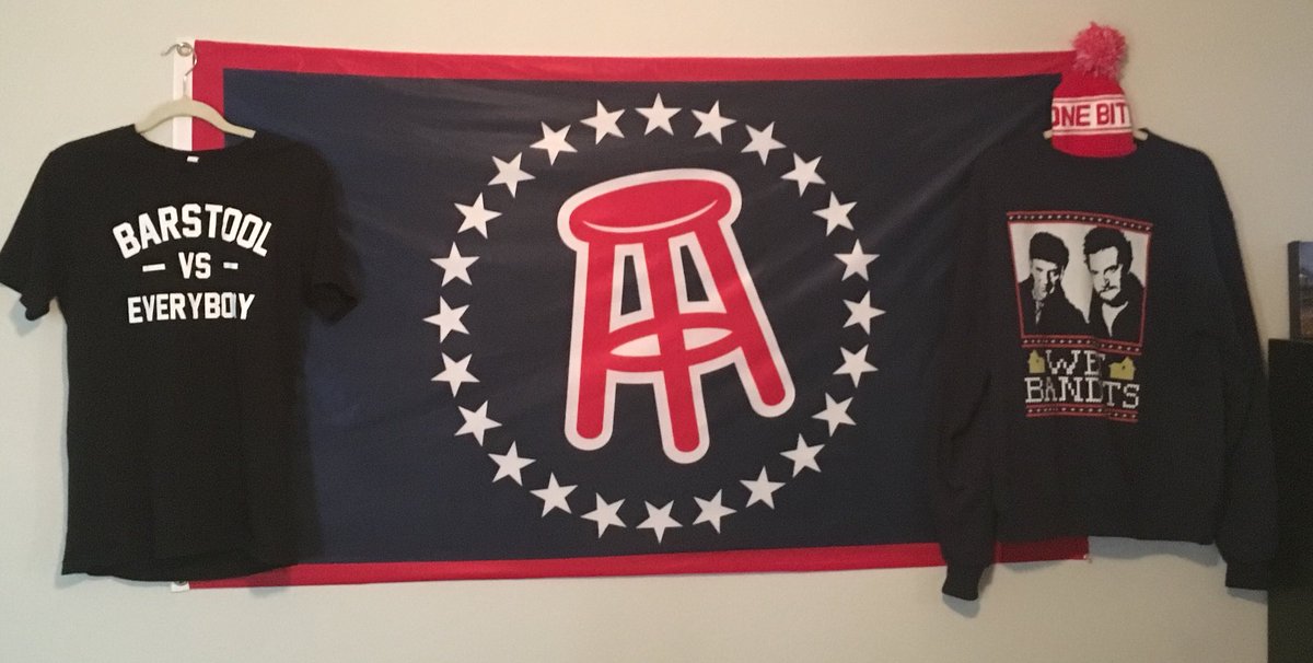 ekraljic's tweet photo. Merry Christmas. Viva @stoolpresidente @barstoolsports https://t.co/vDSqIg2OIx