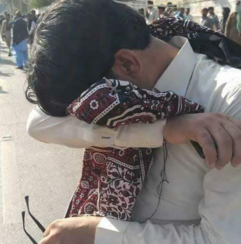 sulemanwassan's tweet photo. جنھن نہ اجرڪ جي عظمت کي ڄاتو هتي...

سنڌ جي راڄڌاني ڪراچيءَ ۾ استادن تي پوليس پاران ڪيل وحشياڻي تشدد جي هيٽرڪ مڪمل ڪرڻ تي آءِ جي سنڌ اي ڊي خواجا، وزير اعلا سنڌ سيد مراد علي شاهه، گهرو وزير سهيل انور سيال ۽ وزير تعليم ڄام مھتاب ڏهر کي لک لک مبارڪون.....!!! https://t.co/zHb3QoO9Wz