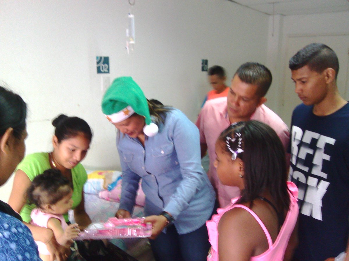 PiarAlcaldia's tweet photo. #FelizNavidad y llego el niño Jesus al hospital Hervacio Vera Custodio de Upata de la mano de .@tatachavista alcaldesa @PiarAlcaldia https://t.co/tZl1CqCgth