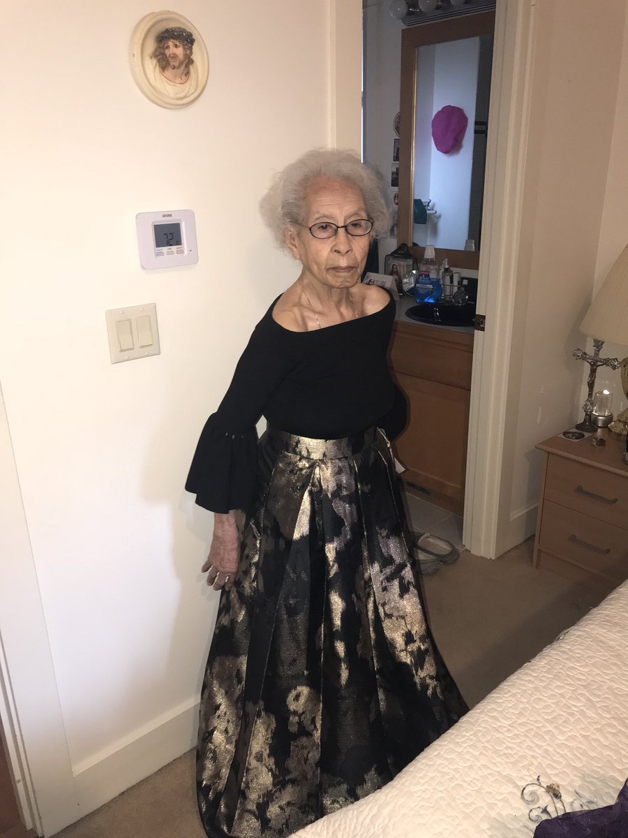 _CameoMarie's tweet photo. Merry Christmas from the flyest 100 year old on the PLANET!! 🎄🎁🎄 #GramTurns100 ❤️ https://t.co/PO4GsK0GvH