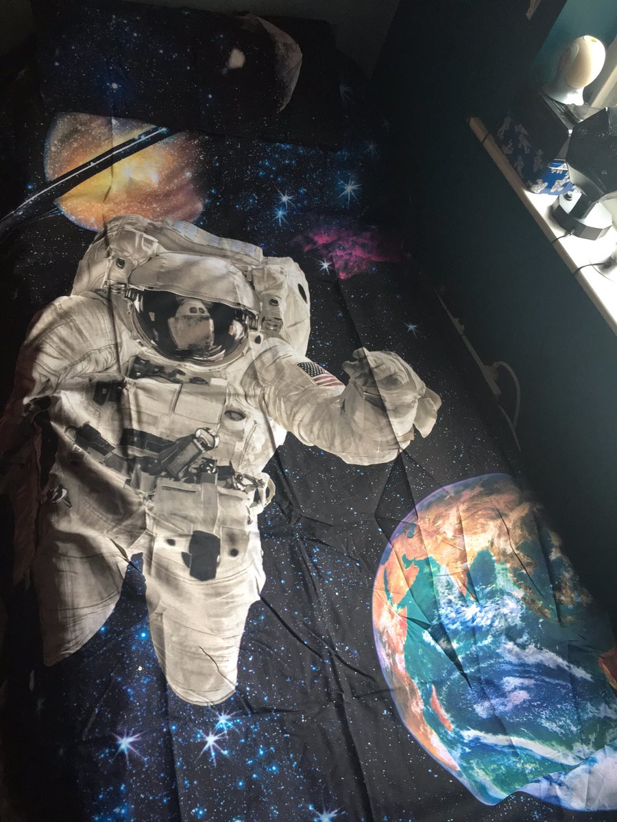 paperrocketman's tweet photo. #spaceroom now has a #spacebed #yes!! https://t.co/Ltei8ZcmGe