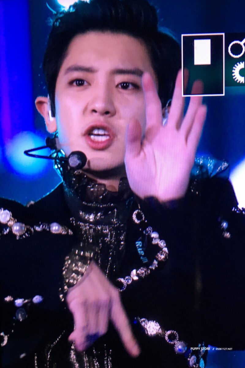 puppystore_1992's tweet photo. 171225 sbs가요대전 찬열💖 https://t.co/Yr74NxdFGs