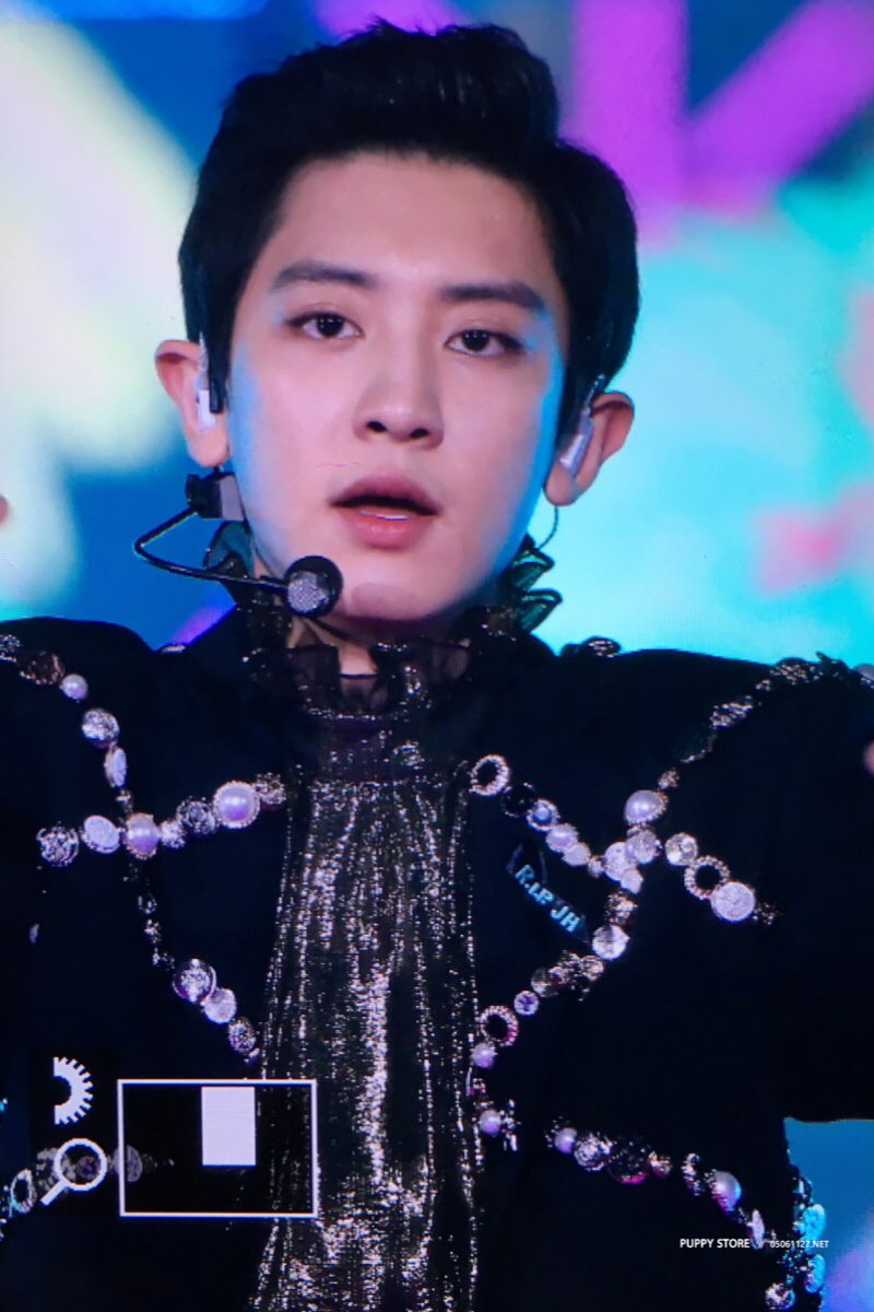 puppystore_1992's tweet photo. 171225 sbs가요대전 찬열💖 https://t.co/Yr74NxdFGs