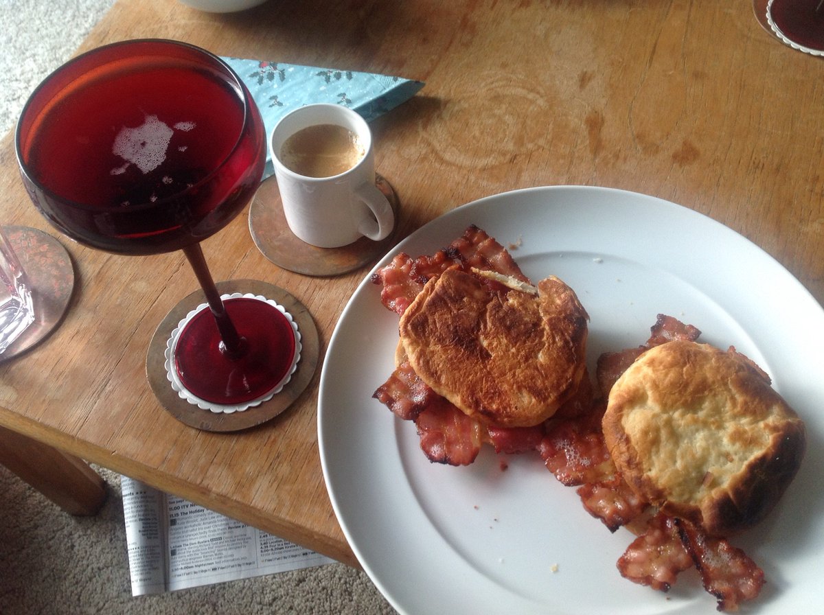 PabloPapito's tweet photo. Now, that's a Christmas breakfast. https://t.co/1A1jiefWML