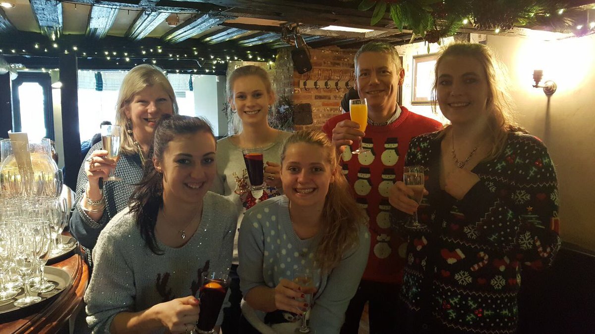 WhiteLionTN30's tweet photo. Merry Christmas to our lovely customers from all of the white Lion team 😘 #christmastime #family #stillworkingthough #whitelionteam https://t.co/NkeMMIeCUg