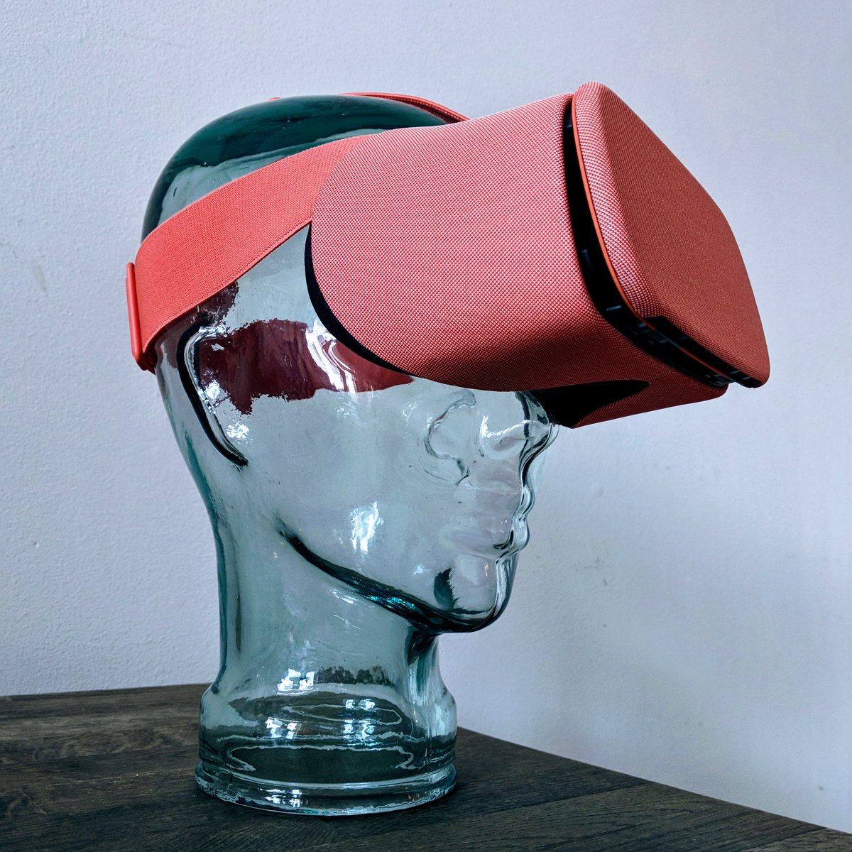 suzylagerweij's tweet photo. When Santa thinks you need a new head🎅🤔🎥 #VR #virtualreality #vrglasses #vrheadset #daydream #googledaydream #pixel2 #vrvideo #360video #360camera #360cam #360shoot #CES #CES2018 #virtualtour #conference #vegas #lasvegas #vrwomen #vrfest #vrfest2018 #xmas #christmas https://t.co/BEeiffOAUJ