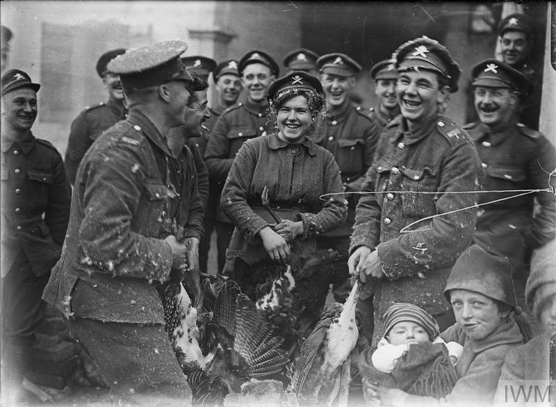 BritishArmy's tweet photo. An Italian girl helps men of the Machine Gun Corps to pluck turkeys for their Christmas dinner, December 1917. #MerryChristmas Image: IWM https://t.co/MsbDDklER1
