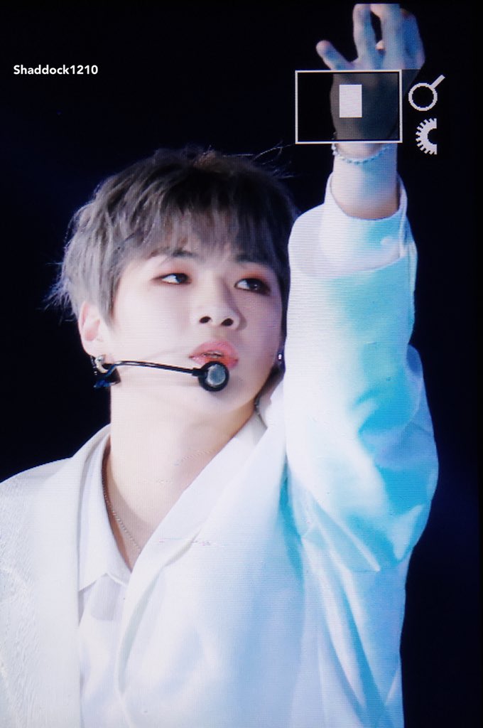 shaddock1210's tweet photo. 171225 🎄

쩔어...

#강다니엘 #KangDaniel #워너원 https://t.co/IDkvSHNpa1