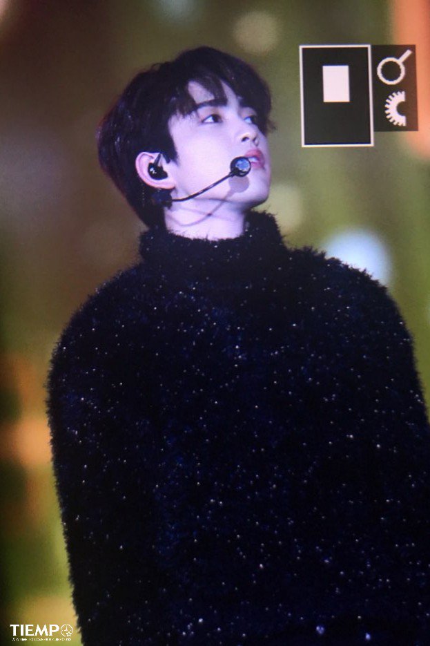 TIEMPO_JY's tweet photo. 171225 SBS 가요대전 #진영 #Jinyoung #GOT7 https://t.co/l7Q0n5X9mY