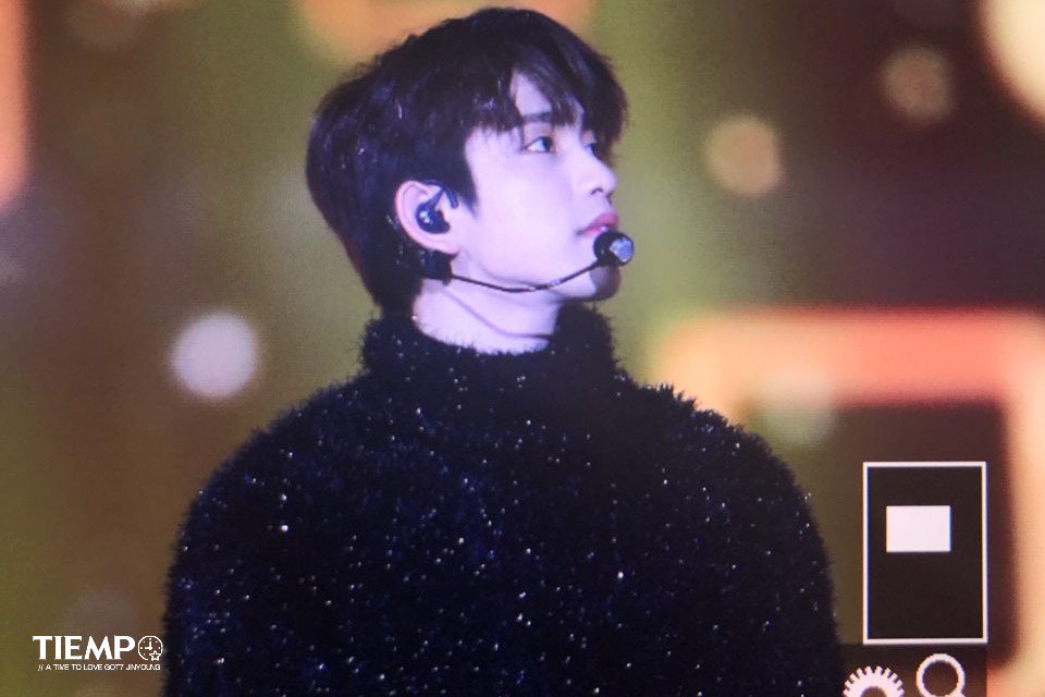 TIEMPO_JY's tweet photo. 171225 SBS 가요대전 #진영 #Jinyoung #GOT7 https://t.co/l7Q0n5X9mY