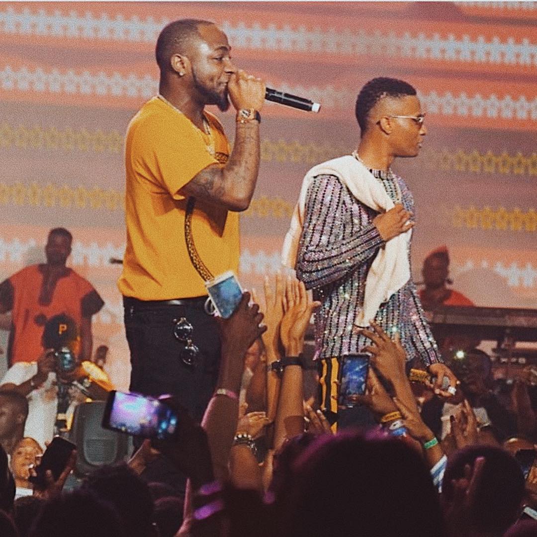DASENTNYC's tweet photo. @davidoofficial shares Stage with @Wizkidayo at the #wizkidtheconcert. Best Gifts to their fans #DasTv ||  https://t.co/ayn5gqTz1Y https://t.co/MsUcpAv8Ok