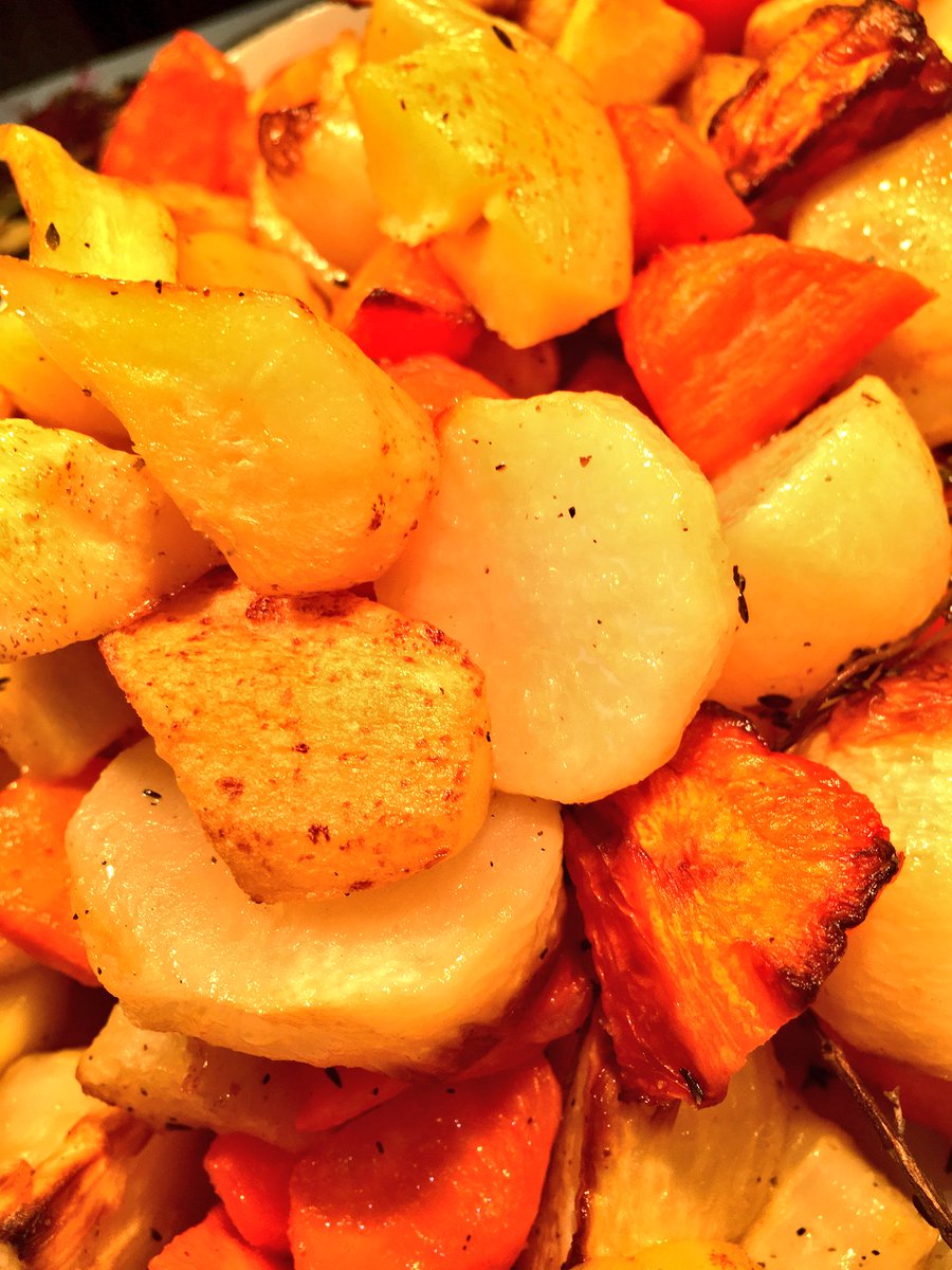 Smoked salmon, cod and dill fish cakes taste so good well done <a href="/MarlenaLigocka/">Marlena Ligocka</a> #xmaslunch @AngelHillFood @Servest_UK <a href="/CateringAcademy/">Catering Academy</a> #MarryChristmas