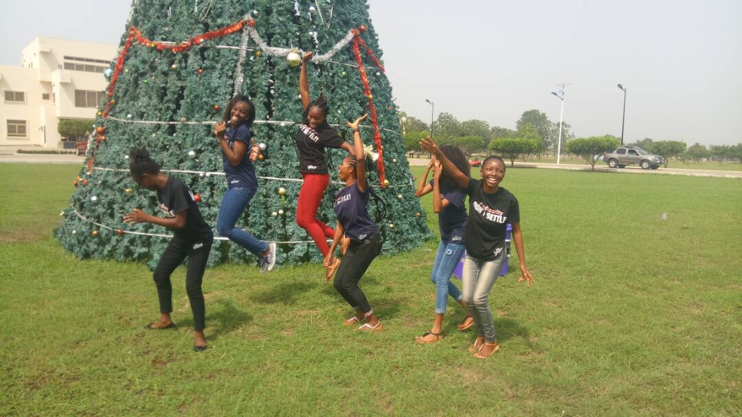 TheVance_'s tweet photo. There is a reason. Seasoned up with Love and Grace from the birth of our Saviour. Lets rejoice and be glad. Merry Christmas🎄 to  everyone😊 and have a Prosperous New Year! Enjoy. #Afehyiapaoo #TheVance https://t.co/kqudSrYYjA