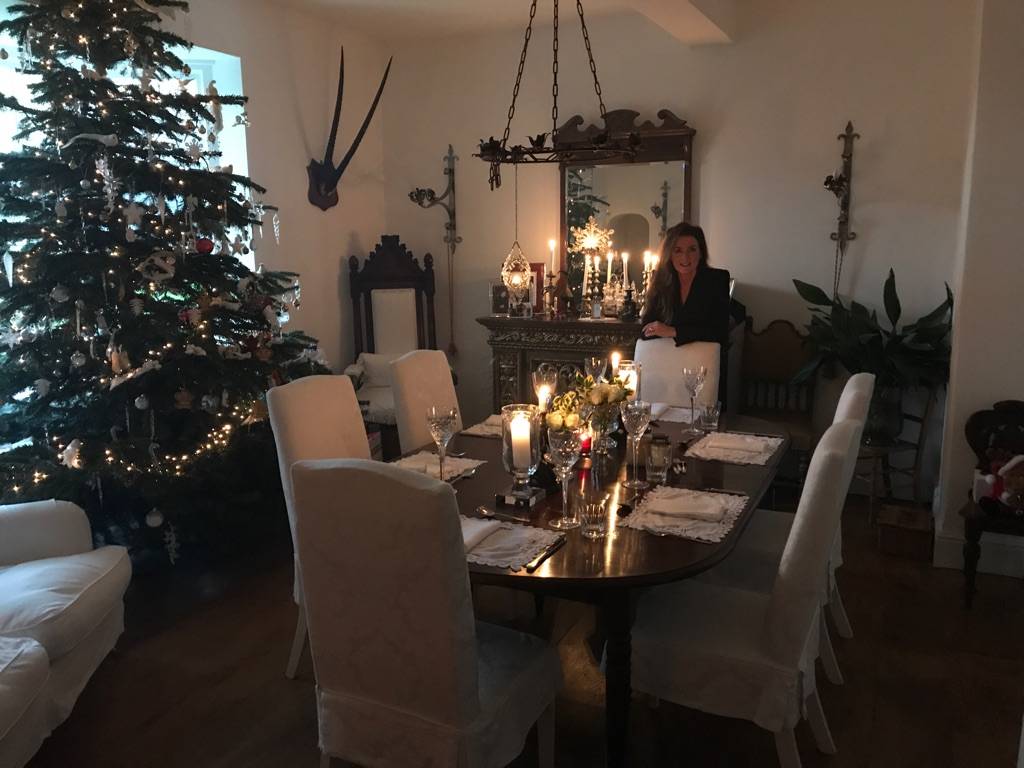 OrganicHead's tweet photo. Job done set the table decanted the wine Christmas tunes playing Mrs Galvin cooking a beautiful spread. Happy Christmas to all our dear family friends and clients wishing you all peace love and light on this special day God bless all 🎄🕺💃💫🙏🏻 #christmas https://t.co/osuFAySfvZ
