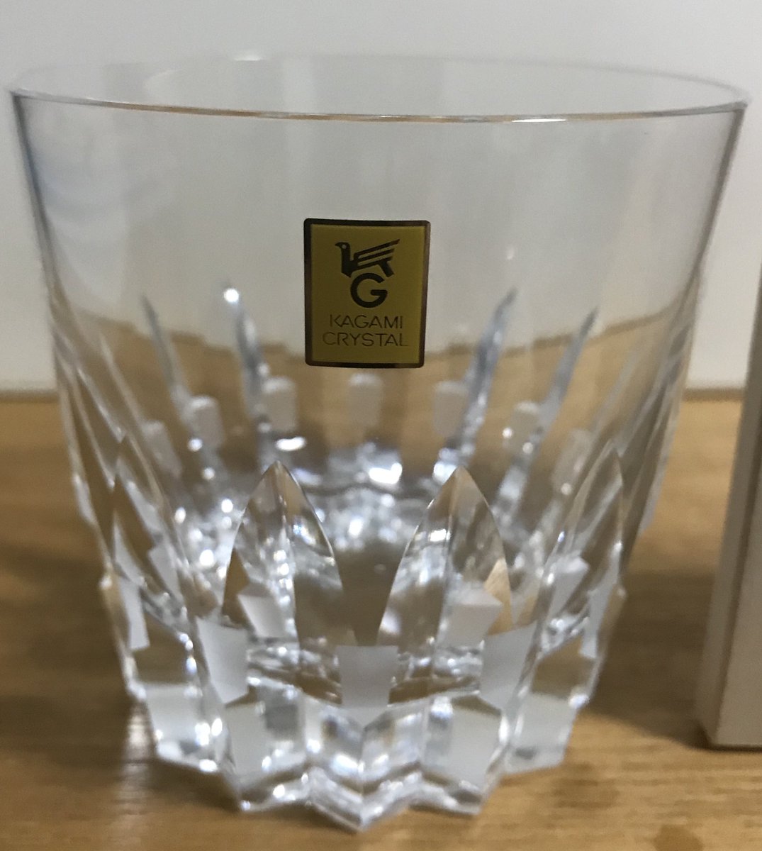 O Xrhsths Kuzunoha Stb Sto Twitter オンザロックグラス こちらは切子です クリスタルガラスが透明度がありとても綺麗です 江戸切子より価格も抑えられています 銀座のカガミクリスタルさんのショールームで販売されていますので 興味ある方は行ってみてください