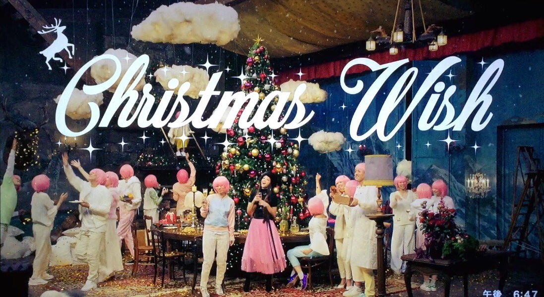 O9Yhl2's tweet photo. 本日の1曲
『Christmas Wish』
曲もPVもキラッキラ!楽しそうな安室ちゃんって結構PVでは珍しいから見てて嬉しくなる♫
日本のクリスマスソングってバラード多めだからこの明るい曲はきっとこの先も色んな場面で耳にするだろうな^ ^
メリークリスマス✨
#NA2017 https://t.co/zK2WSdQn8c