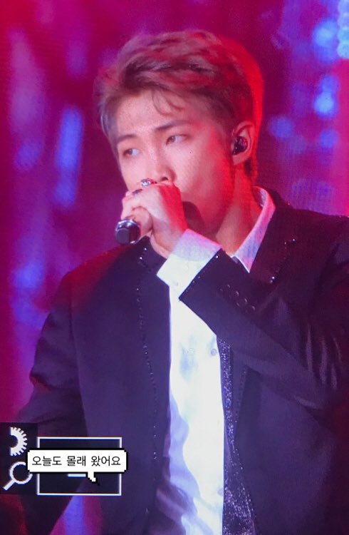 namjunemolle's tweet photo. 171225 RM https://t.co/MabNZVyNUN