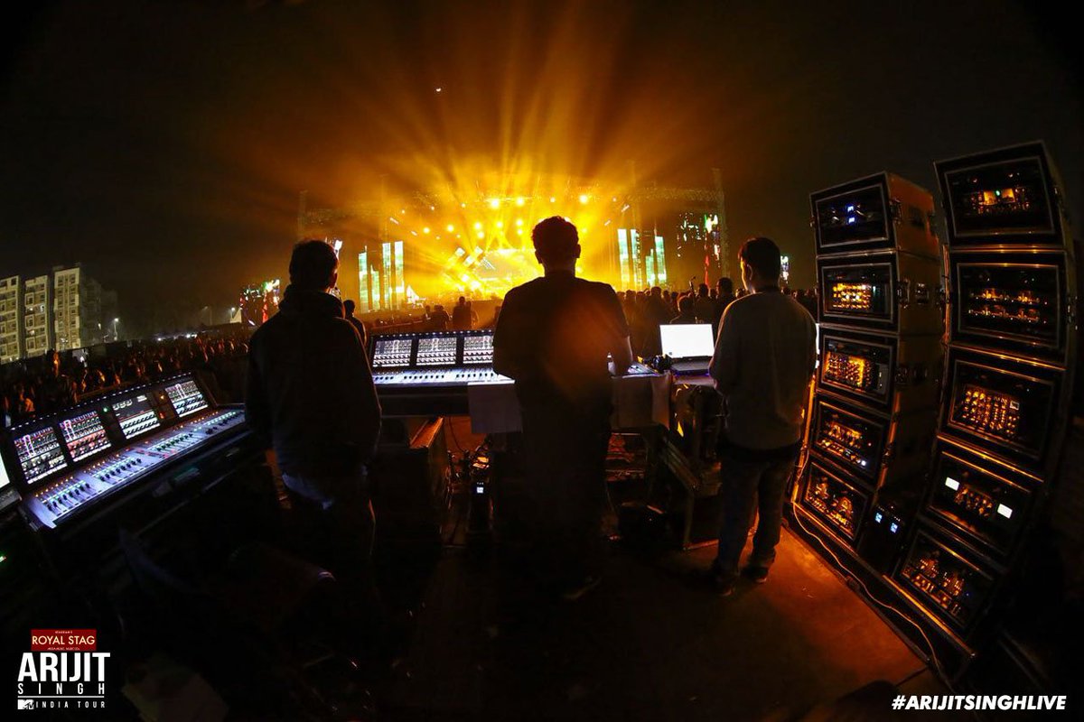 GIMA's tweet photo. A great show by Arijit Singh is indeed the best Christmas gift ever.
Have a memorable and merry Christmas! 

@MTVIndia #ArijitSinghLive #ChristmasEveWithArijit #ArijitInKolkata #MakeItLarge #GiMAConcerts #MTVIndiaTour https://t.co/90JyQ76S3H
