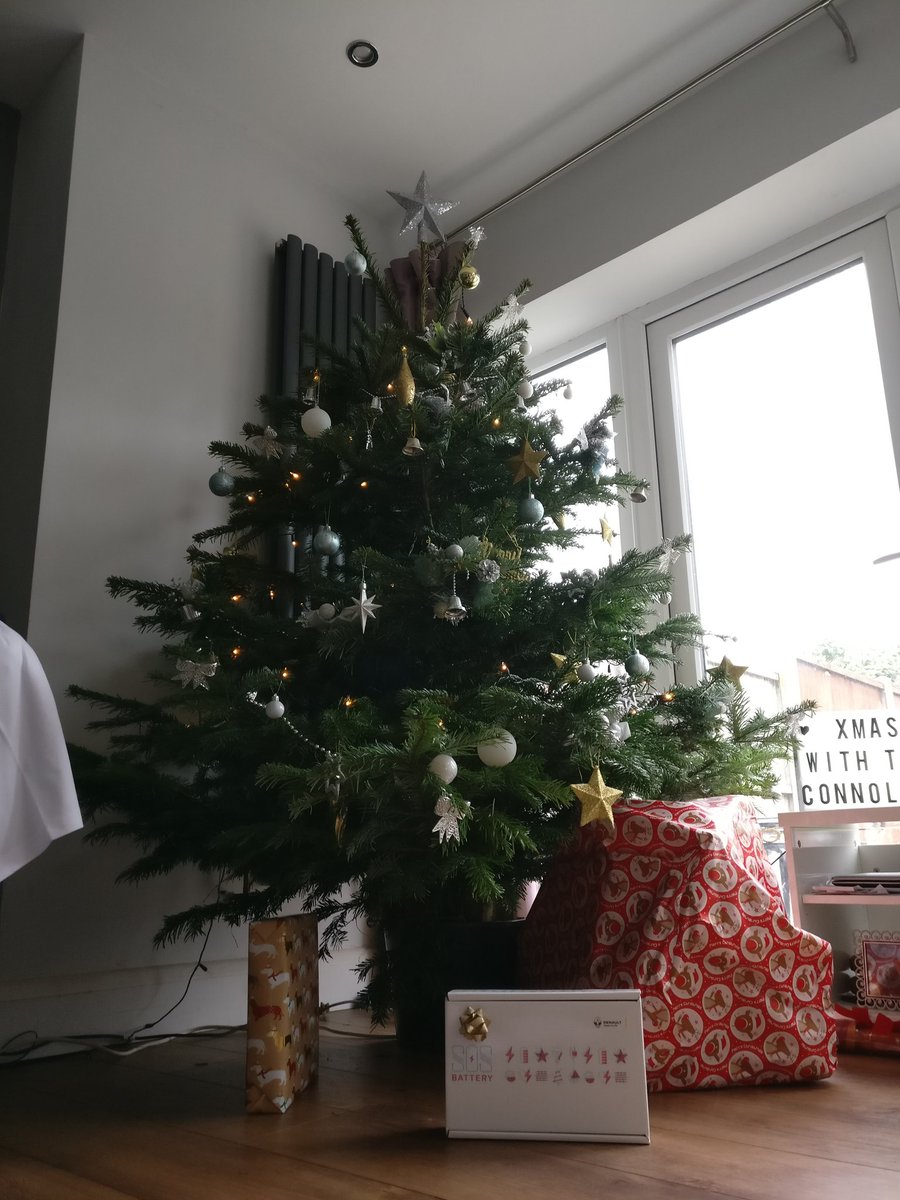 Brodjah's tweet photo. Thanks @renault_uk for saving the day on #ChristmasDay2017 #SOSbattery Can't wait to see my nephew with his RC car! # https://t.co/B9WJ9DsYMR