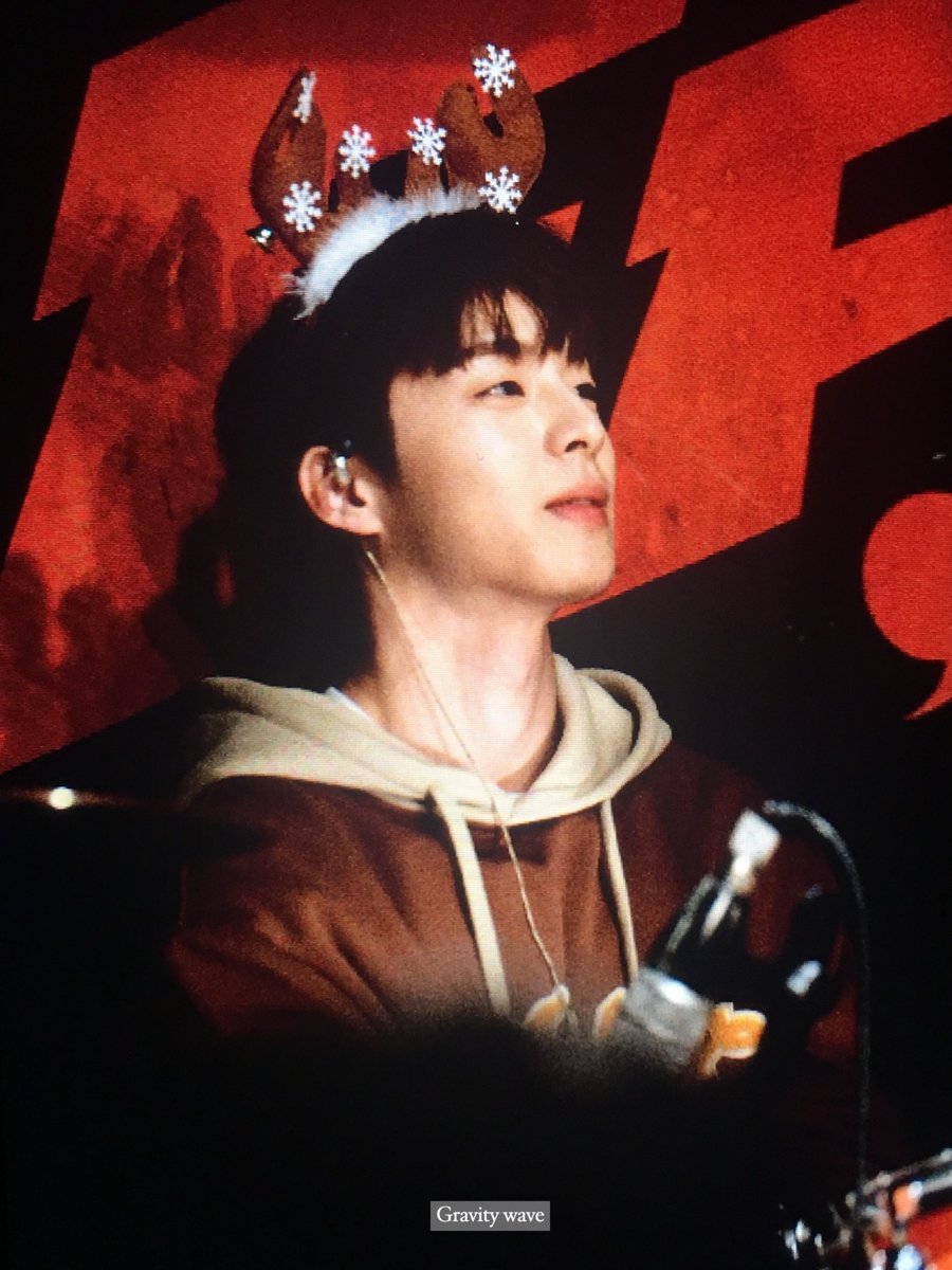 gravitywave_'s tweet photo. 171225 메리크리스마스🎅🎁🎄 #오승석 #허니스트 #HONEYST #ohseungseok https://t.co/OprdsPcx2s