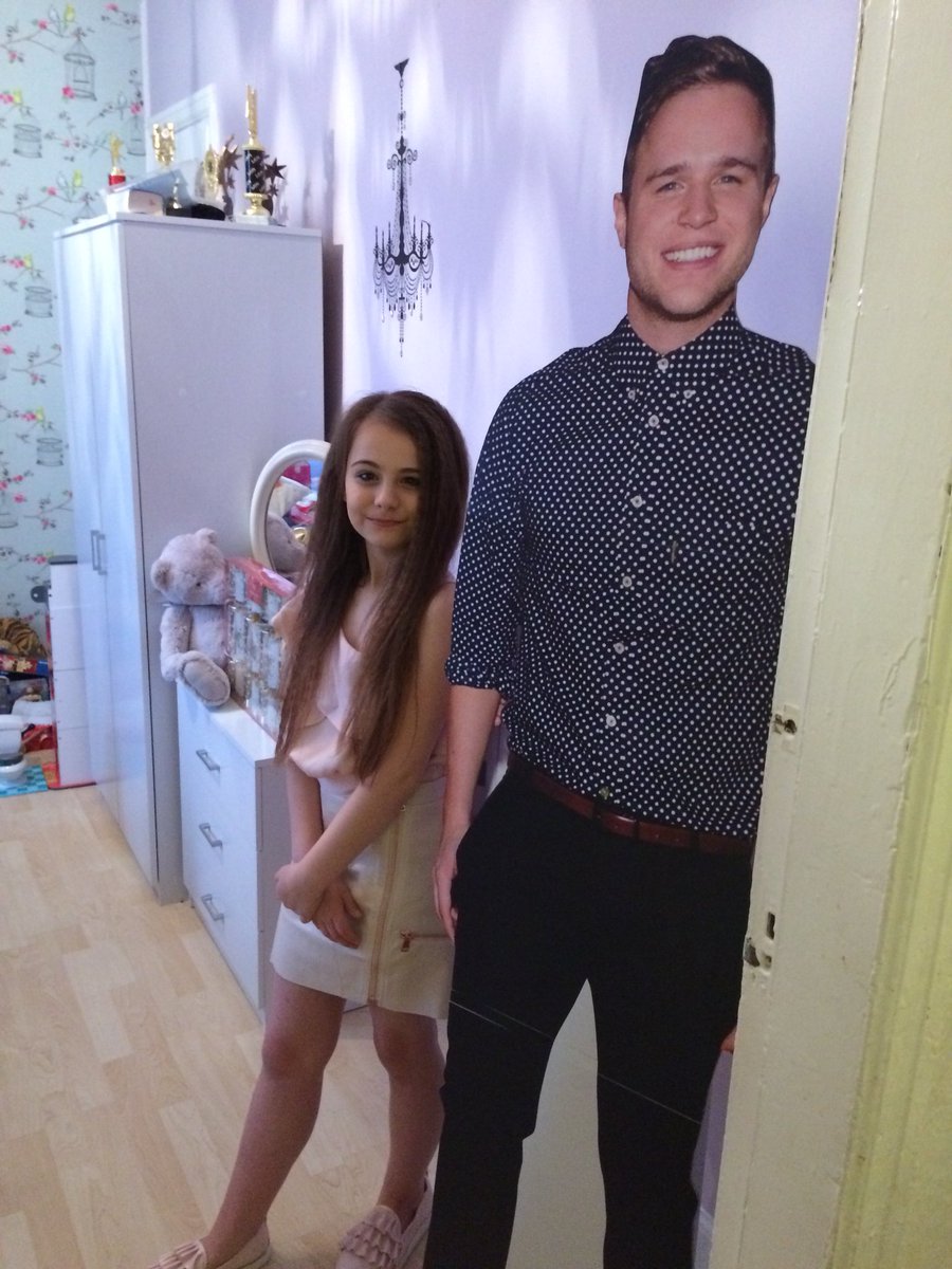 _TracyB2012's tweet photo. It was the best we could do @ollyofficial xx merry Xmas 😍 https://t.co/2lXXy8gfrh