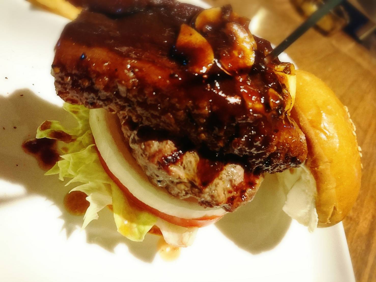 ジム The Black Shansons Sur Twitter モダラヴァのスペアリブバーガーでお腹も心もいっぱいです そしてモダラヴァからのお知らせはまた明日以降にさせていただくことにしましたー 今夜は早めに帰ってエアマスターを読み返して気合い入れます 名シーンだらけ