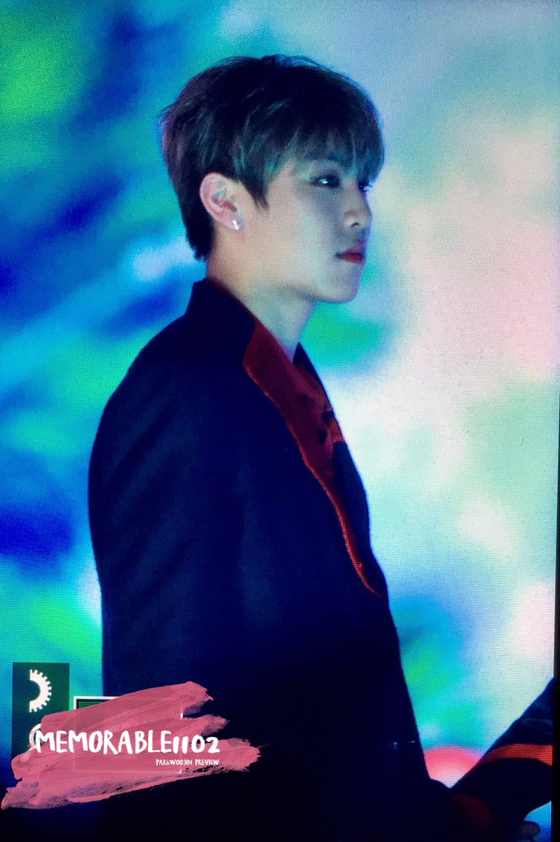 MEMORABLE1102's tweet photo. 171225 가요대전
🎄

#박우진 #PARKWOOJIN
#워너원 #WANNAONE https://t.co/A1UDz9oDI7