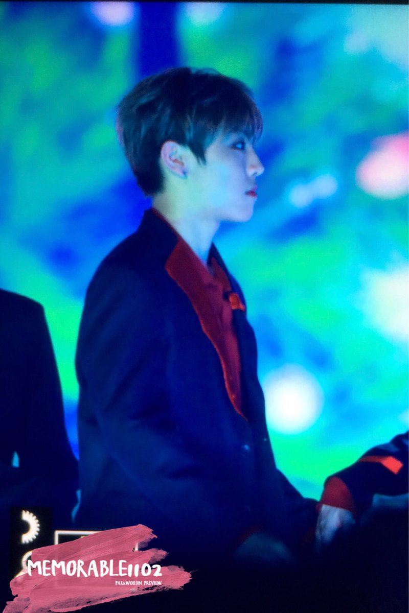 MEMORABLE1102's tweet photo. 171225 가요대전
🎄

#박우진 #PARKWOOJIN
#워너원 #WANNAONE https://t.co/A1UDz9oDI7