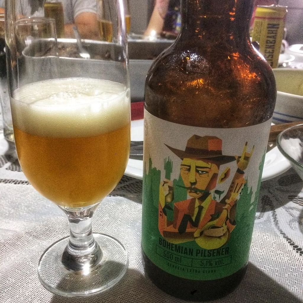 Heilige Bohemian Pilsner. Boa, mas meio turva pro estilo.