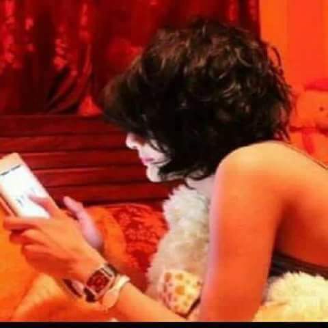 ادري العرب تقاليد وادري اجاويد  
وادري المحبه بهالزمن دون ذمه 
والله ي بنت العرب والاجاويد 
ماابي غير سوى بنتي تناديك يمه