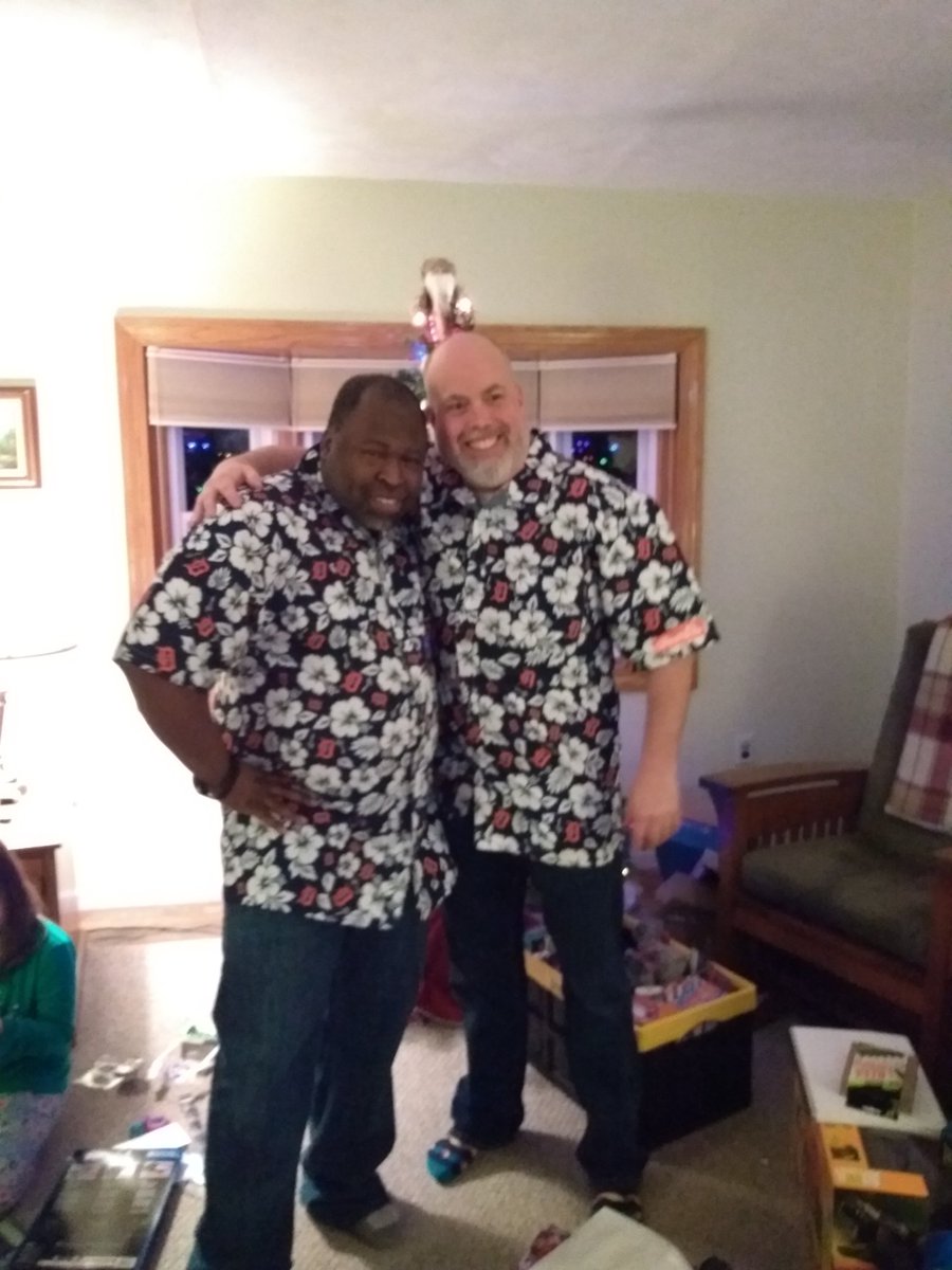 LaserChick77's tweet photo. Twinsies.. https://t.co/oDE99U2ppY