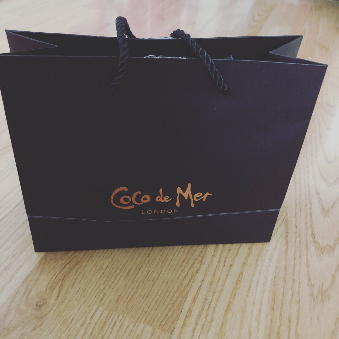 PrivateCaseClub's tweet photo. #Noël chez #PrivateCase : un paquet qui renferme une surprise... de taille ! Une pièce magnifique qui ravira les amateurs.
#Christmas #Secret #ClubPrive #BDSM #BDSMlifestyle #PrivateClub #JoinTheClub #StartUp #Bondage #Luxury #LuxuryLifestyle #Master #Mistress #Domina https://t.co/4PkydFKCeL