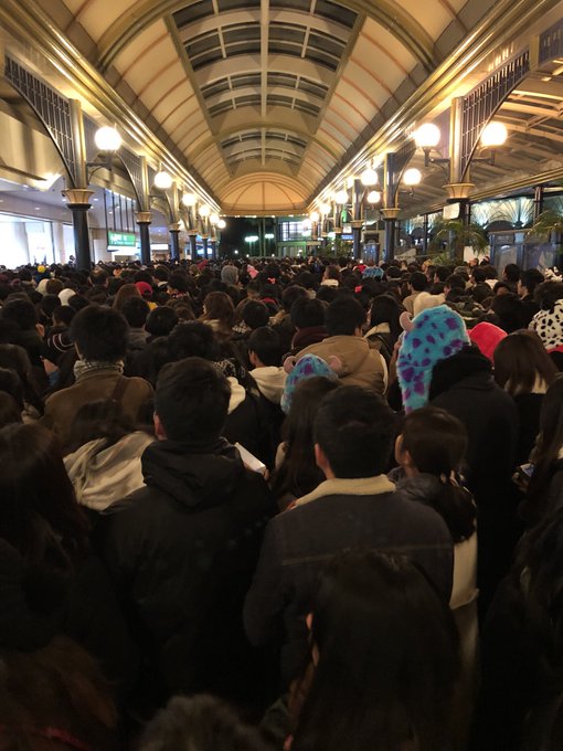 地獄 パニック 舞浜駅にディズニー帰り人が押し寄せ クリスマス