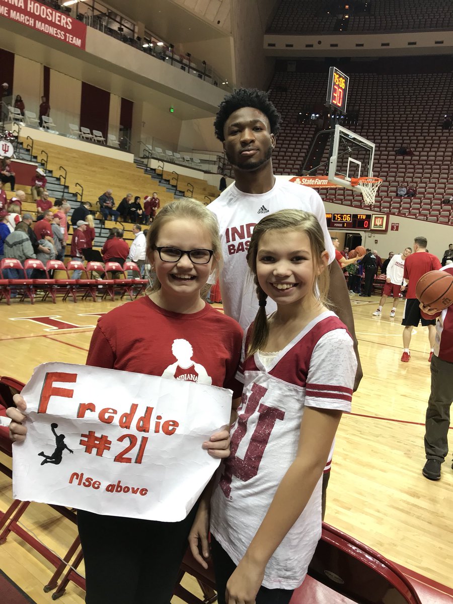 sajpmason's tweet photo. Jordis wanted to wish @Mcswain_Jr21 a Merry Christmas! #favoritepresent https://t.co/jszbZWwa84