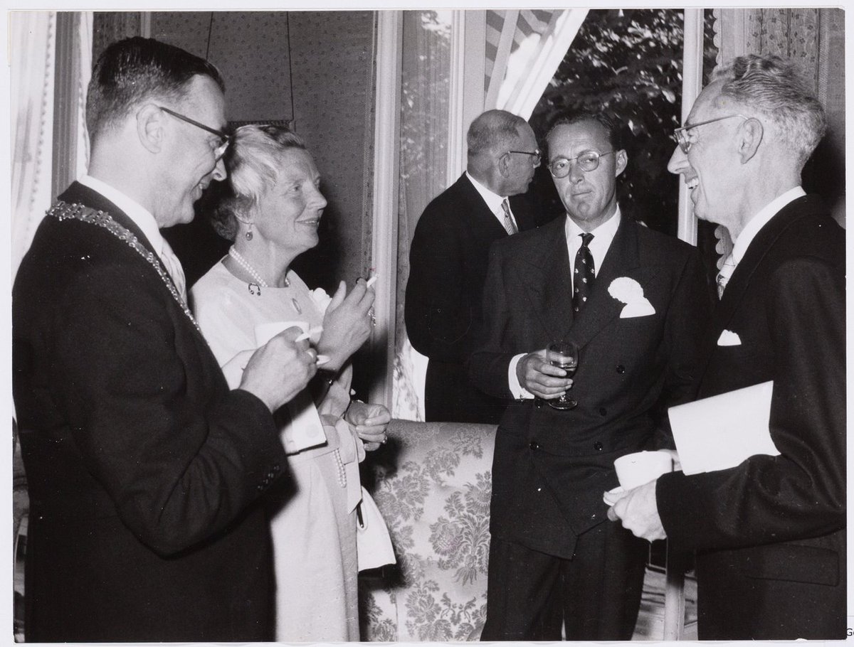 Over prinses Juliana wordt gezegd dat zij graag al vroeg aan de sherry zat: zij was blijkbaar een volger van het beroemde sherrydieet. Lees dit en andere verhalen over 'Nederlanders en sherry' door @Wijnkronieken op -> sherry.wine/nl/media-trade…