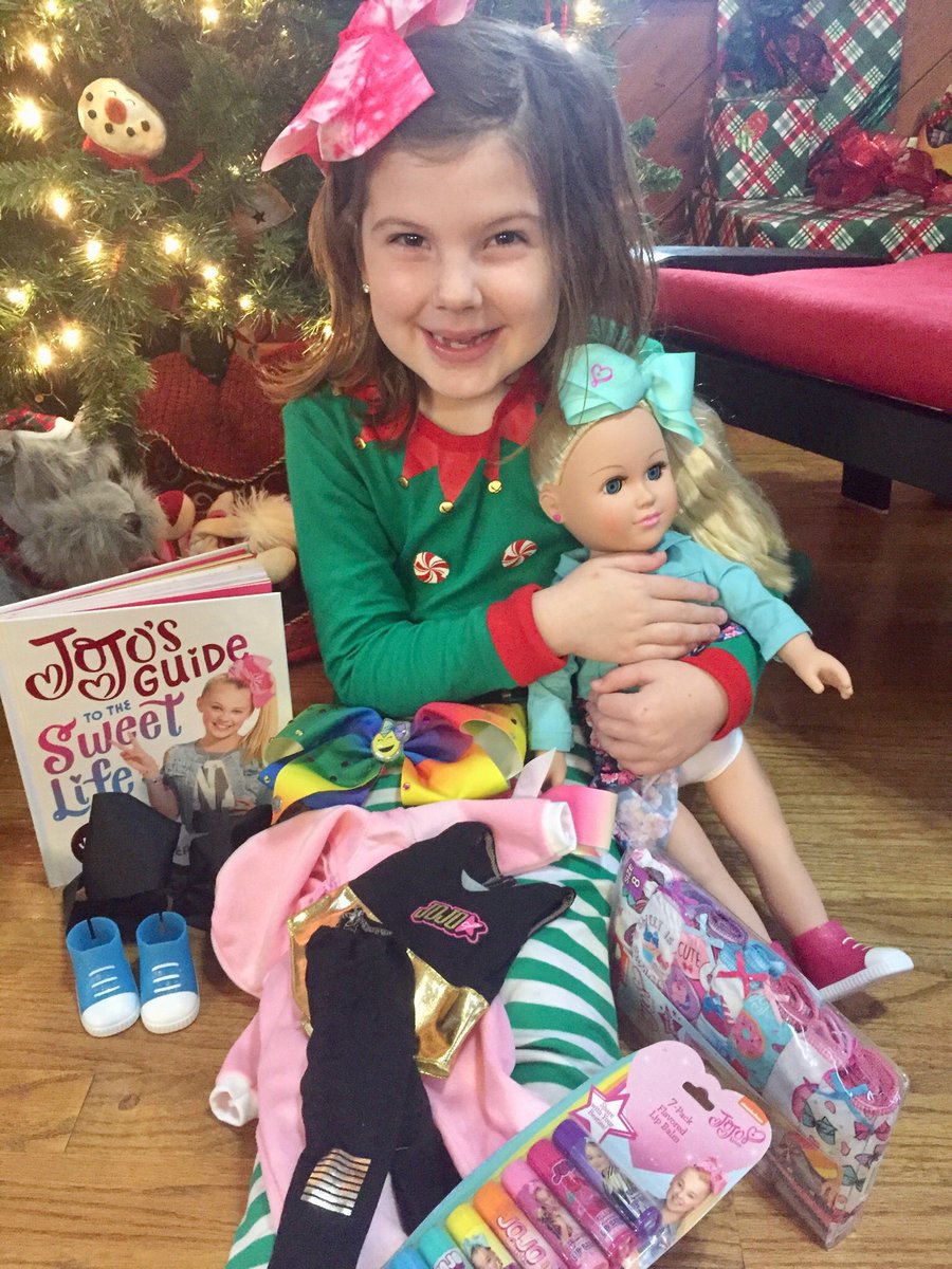 Hntodd's tweet photo. @itsjojosiwa this #superfan is living the #sweetlife on Christmas morning. 🎀💝 https://t.co/WWjYqHTFpI