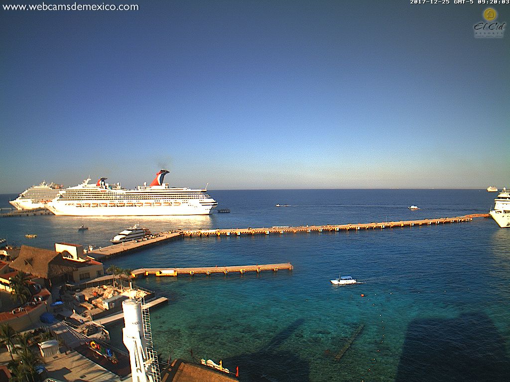 webcamsdemexico's tweet photo. Hermosa #Cozumel #QuintanaRoo esta mañana de #Navidad, así con los primeros cruceros del día. Temperatura actual: 25º C https://t.co/M2MqaUJ1Ef