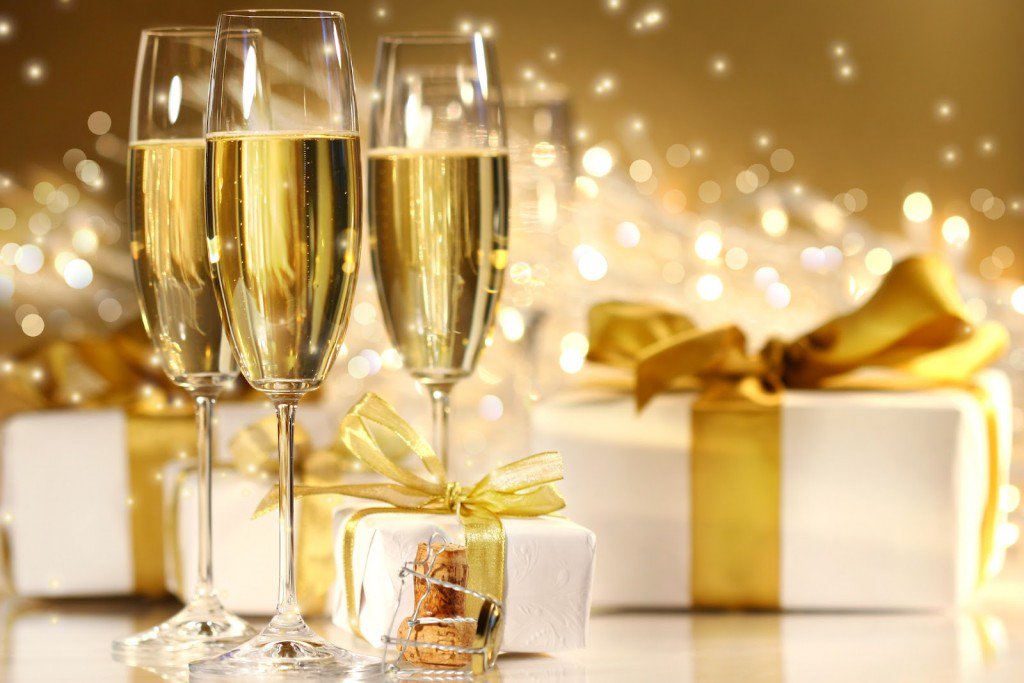 Wishing all of our fans a Merry Christmas ! #AstoriaWines astoriawines.ca/prosecco-doc