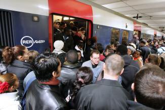 “Le vélo est désagréable”.Plus désagréable que la voiture ou les transports publics? Regardez ce trajet vélo-boulot que prennent des cyclistes de la banlieue pour aller travailler à Paris, c’est comme des vacances!  https://twitter.com/faravelo/status/943142114803830784.